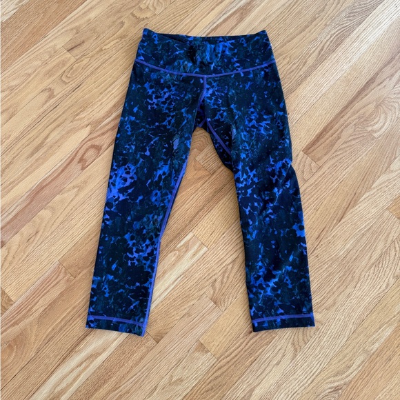 lululemon athletica Pants - Lululemon capri leggings size 6 patterned